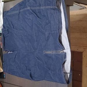 Plus size pencil skirt with wrinkles.